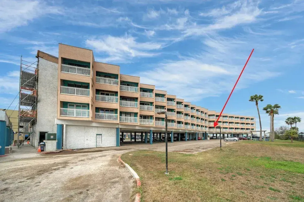Private Balcony w/ Ocean View Pool & Hot Tub Access Ocean Echo by Avantstay