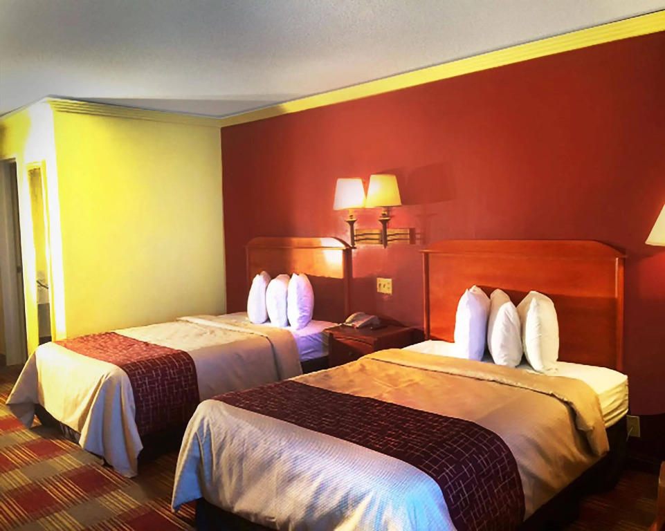 Countryside Suites Kansas City Independence I-70 East Sports Complex Hotel