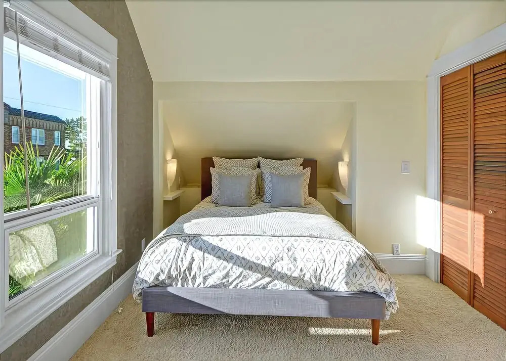 Fremont Oasis - Two Bedroom Home with Fireplace