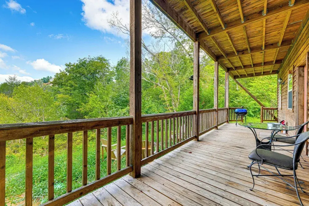 Waterfront Dandridge Cabin, 24 Mi to Pigeon Forge!