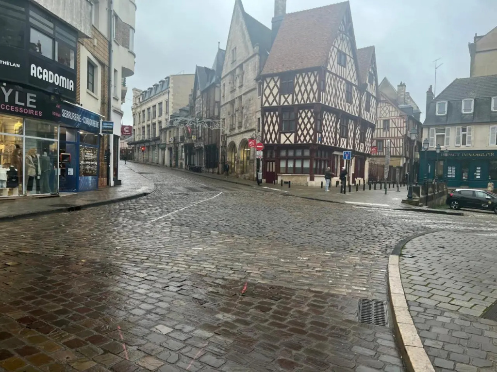 Petit F2 fonctionnel plein centre et proche gare