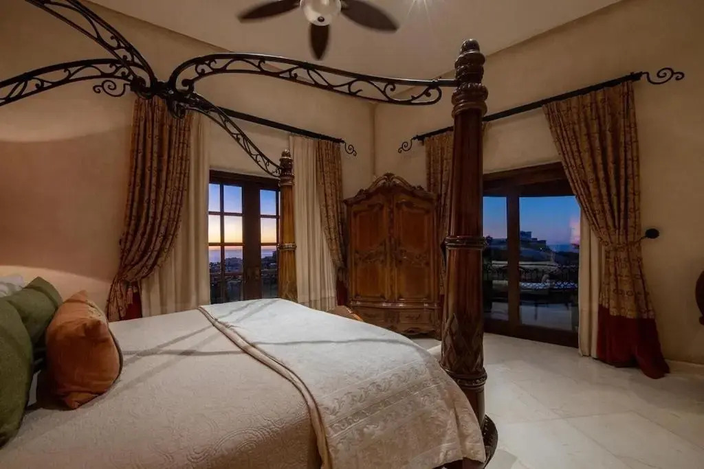 Stunning 6BD Pedregal Villa Maria