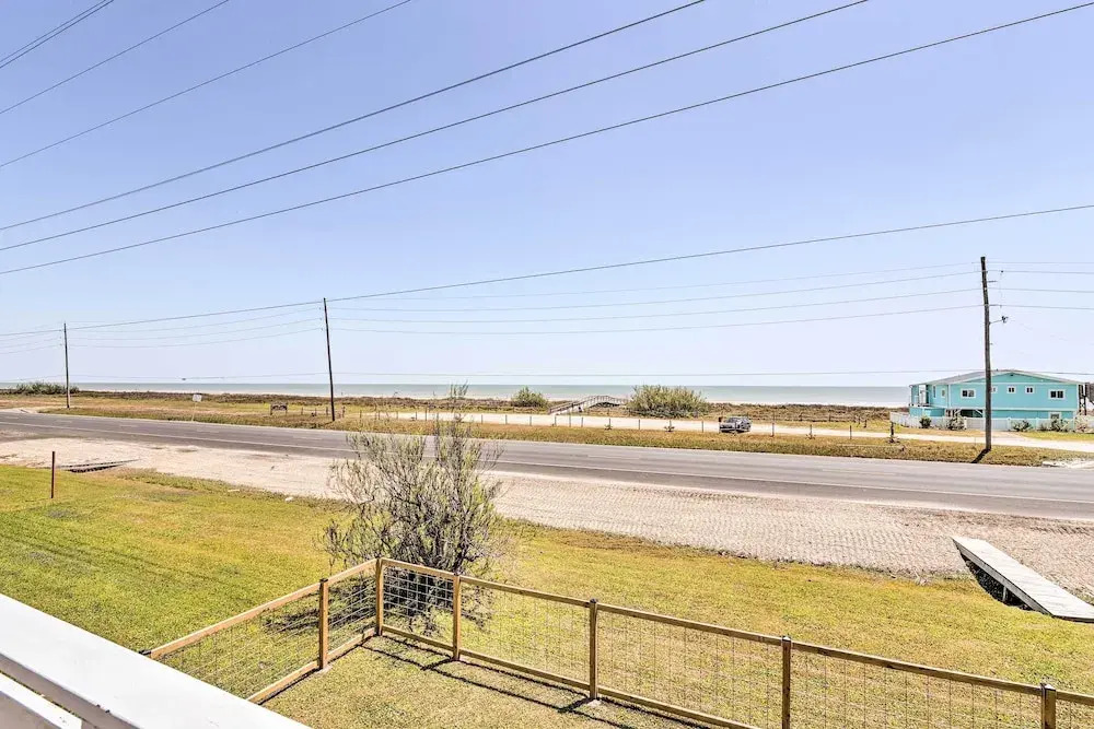 Gulf Coast Views! Coastal Winter Gem in Galveston