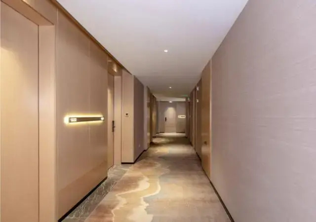 Echeng Hotel Nanning Railway Station Huqiu Building