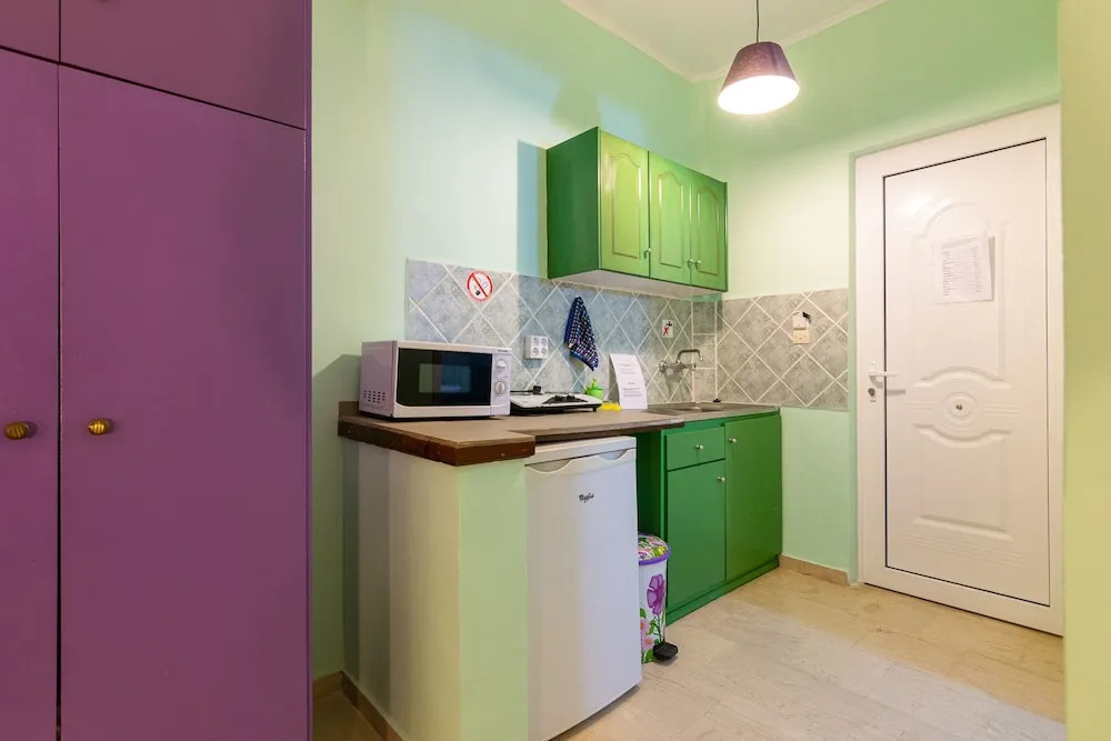 Ni-Mar Studios & Apartments