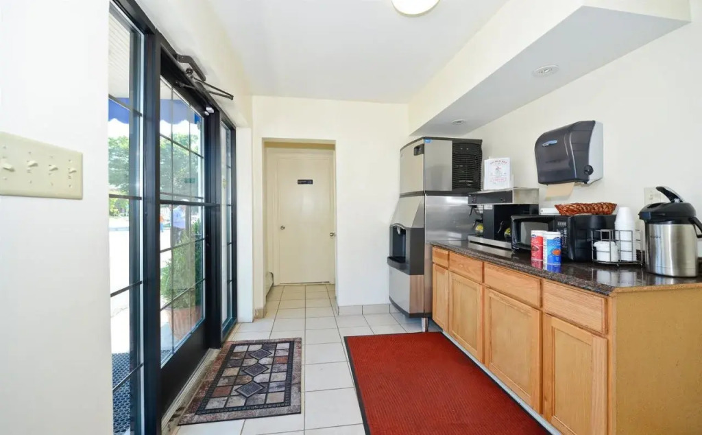 Red Carpet Inn - Norristown