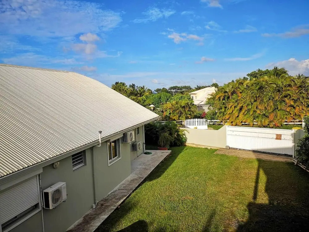House with 2 Bedrooms in Sainte-Rose, with Enclosed Garden And Wifi - 300 M From the Beach