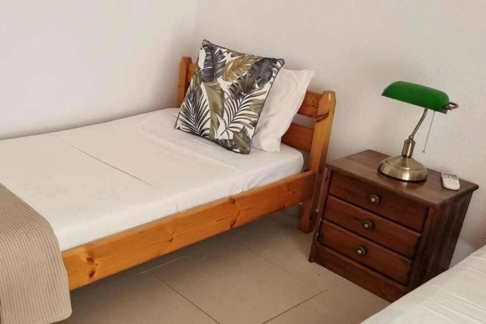 Plaka-sleeps4-parking-pool-hottub-seaviews