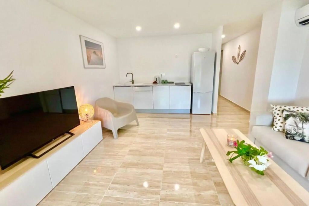Maracuja 5, Orient Bay village, walkable beach at 100m
