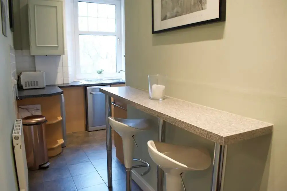 2 Bedroom Apartment Near Murrayfield