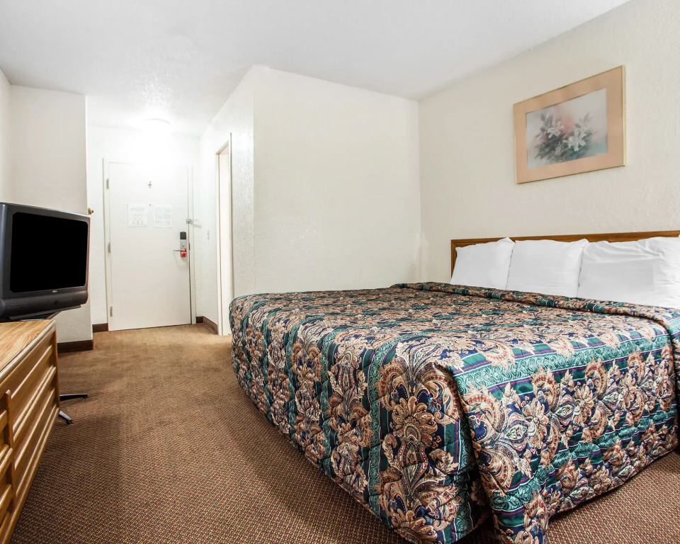 Econo Lodge Kansas City Airport
