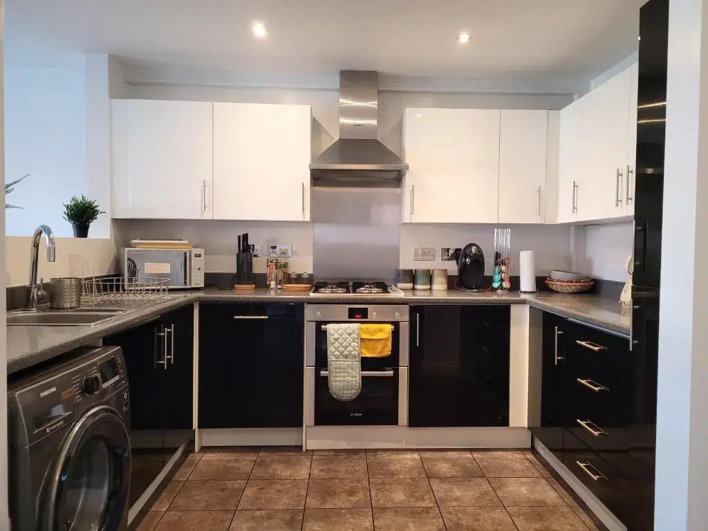 Conveniently located modern 3 bedroom w/ parking