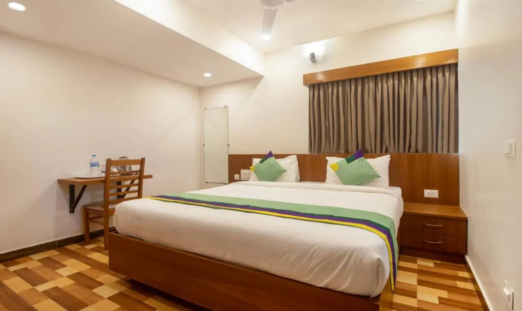 Treebo Elite Plaza, 700 Mtrs From Madikeri Fort
