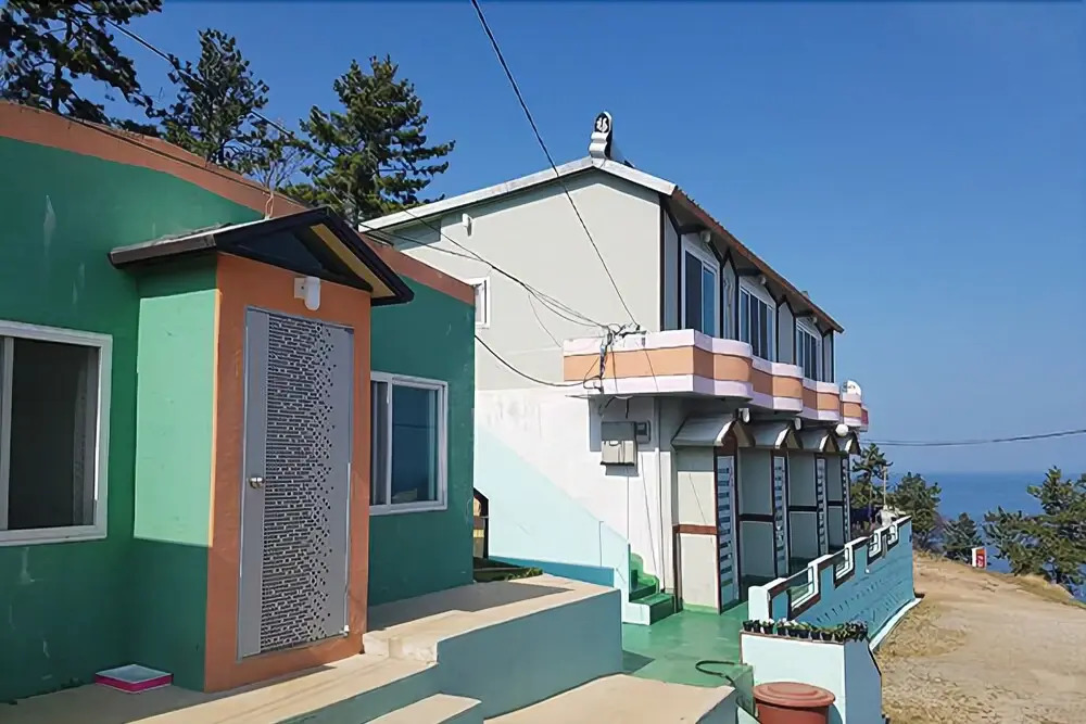 Yeosu Hyangilam Jeonmangdae Pension