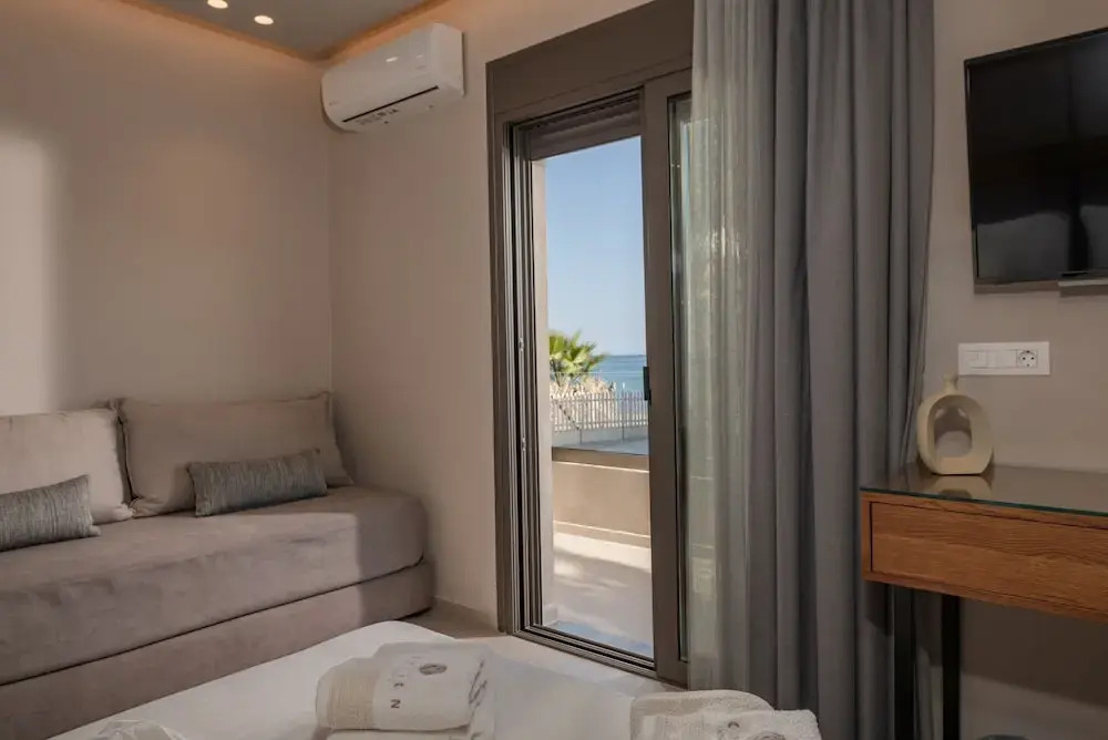 Horizon Apartments - Beachfront Luxury, by ZanteWize
