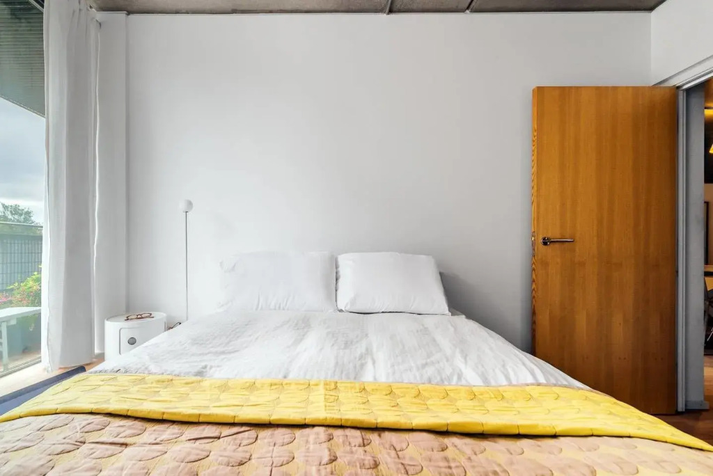 An Architectural 1 Bedroom Apartment