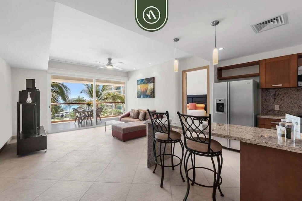 Oceanfront 2 BR Condo - Beach - Restaurant - Gym
