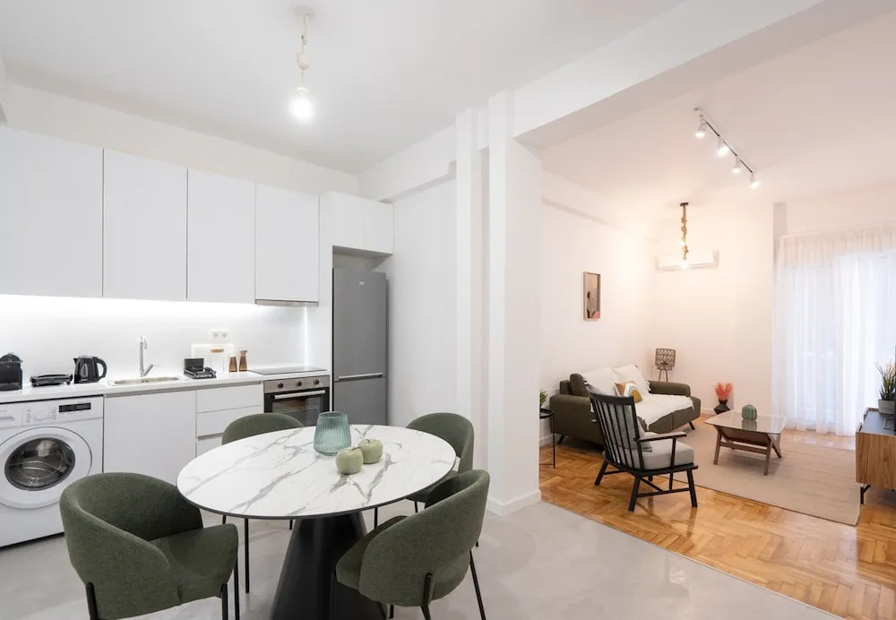 LIV - Comfortable Stylish Escape in Pagrati