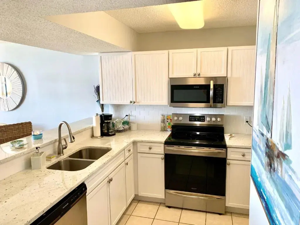 Just Updated - Beachfront Ocean view, 19th Floor