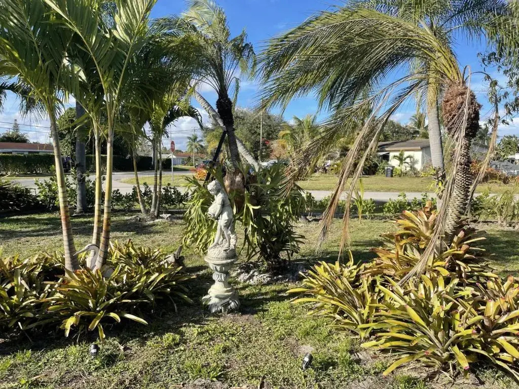 JUNGLE TO BEACH 4 R 3 BR Family and Pet Heated pool N Airport N Beach N Hard Rock