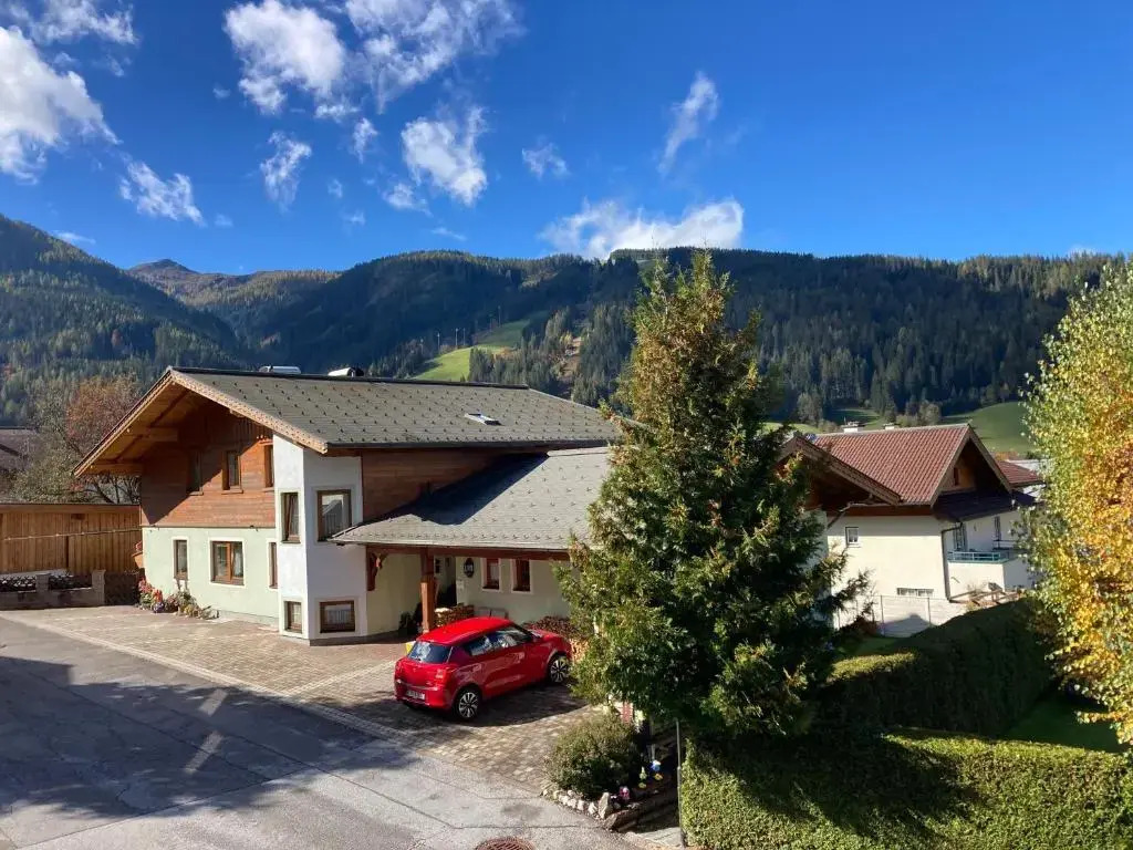 Mountainview Appartement mit Balkon und Carport