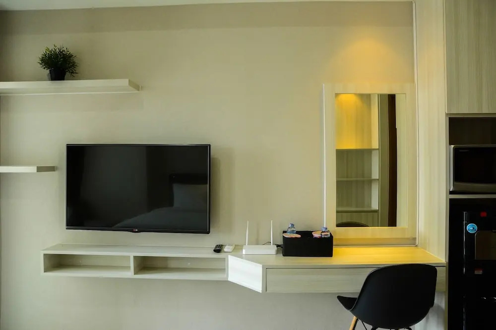 Sophisticated Studio at The Oasis Apartment