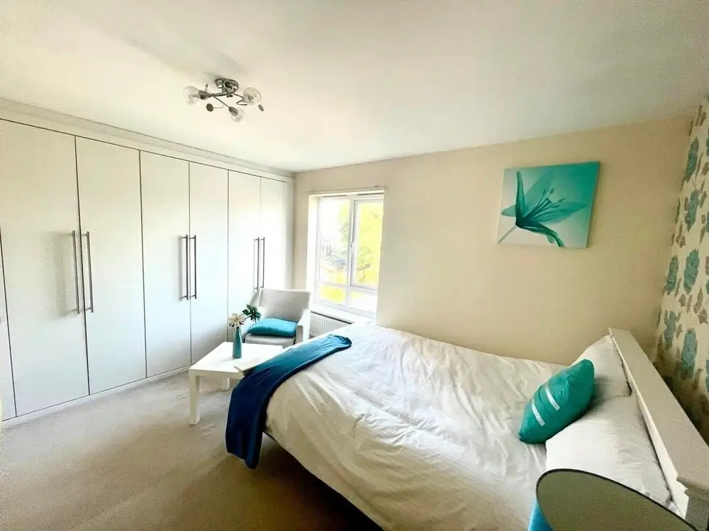 Lakeside Stylish 3 Bedroom House