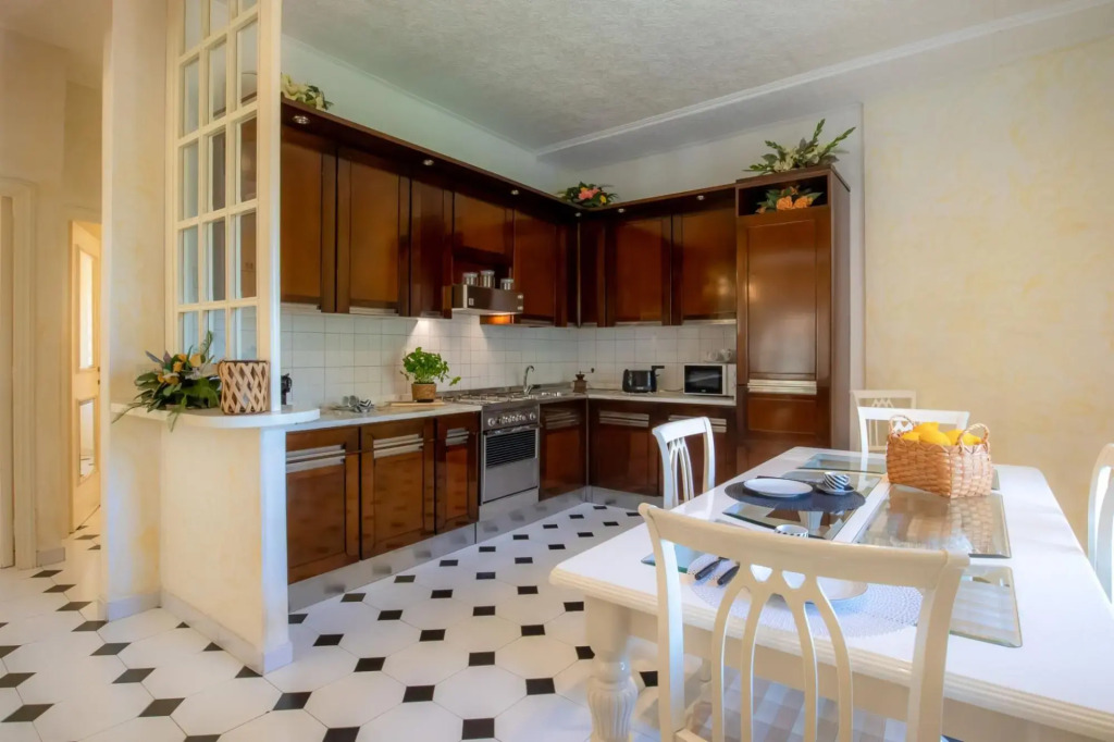 Three-room apartment with sunrise view from the sea-Mare In Vista