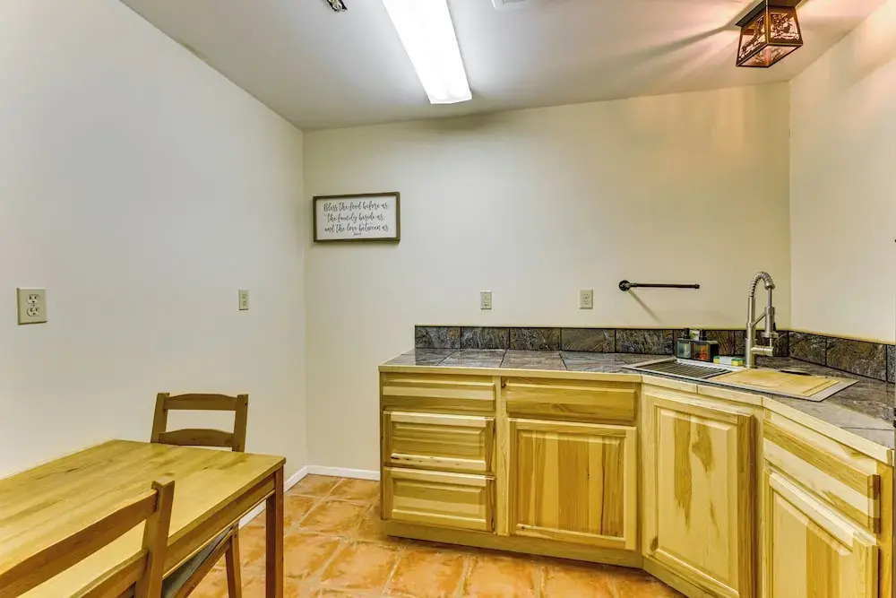 3 Mi to Angel Fire Resort! Quaint Apt on 2 Acres