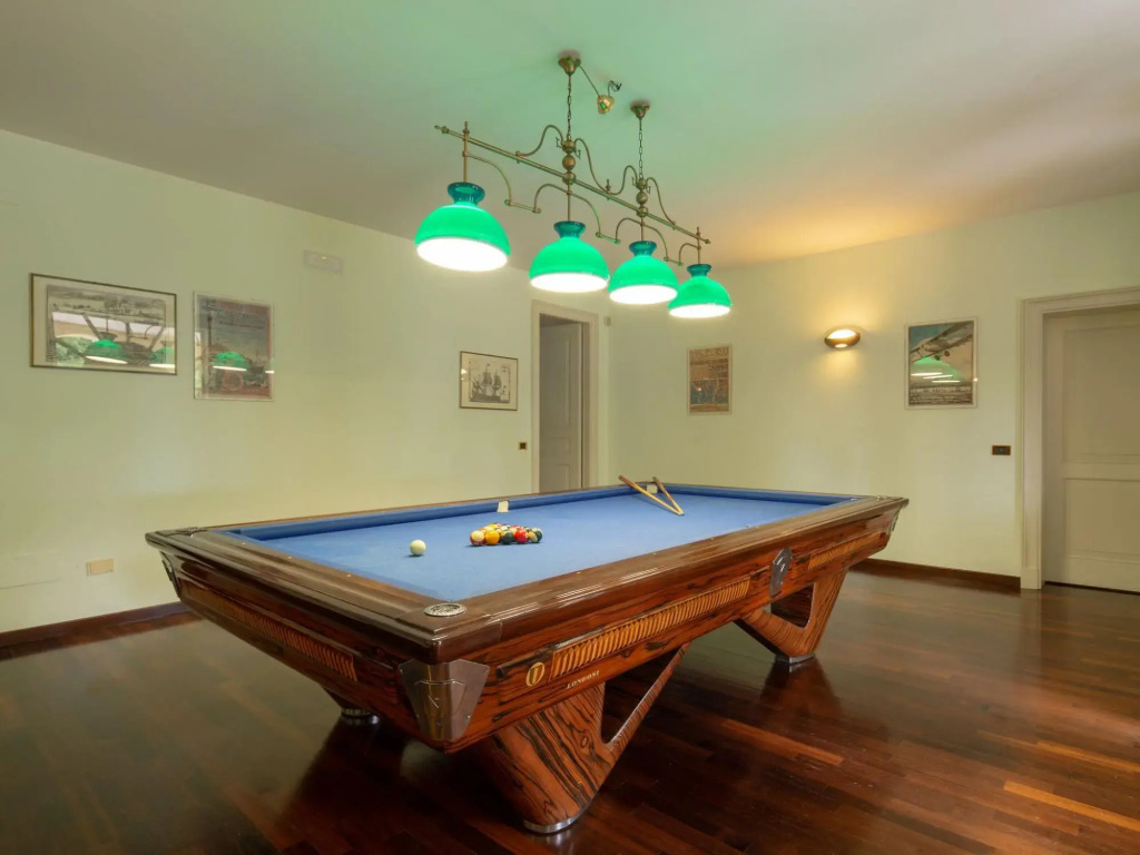 Splendid Villa in Macerata With Pool & Views