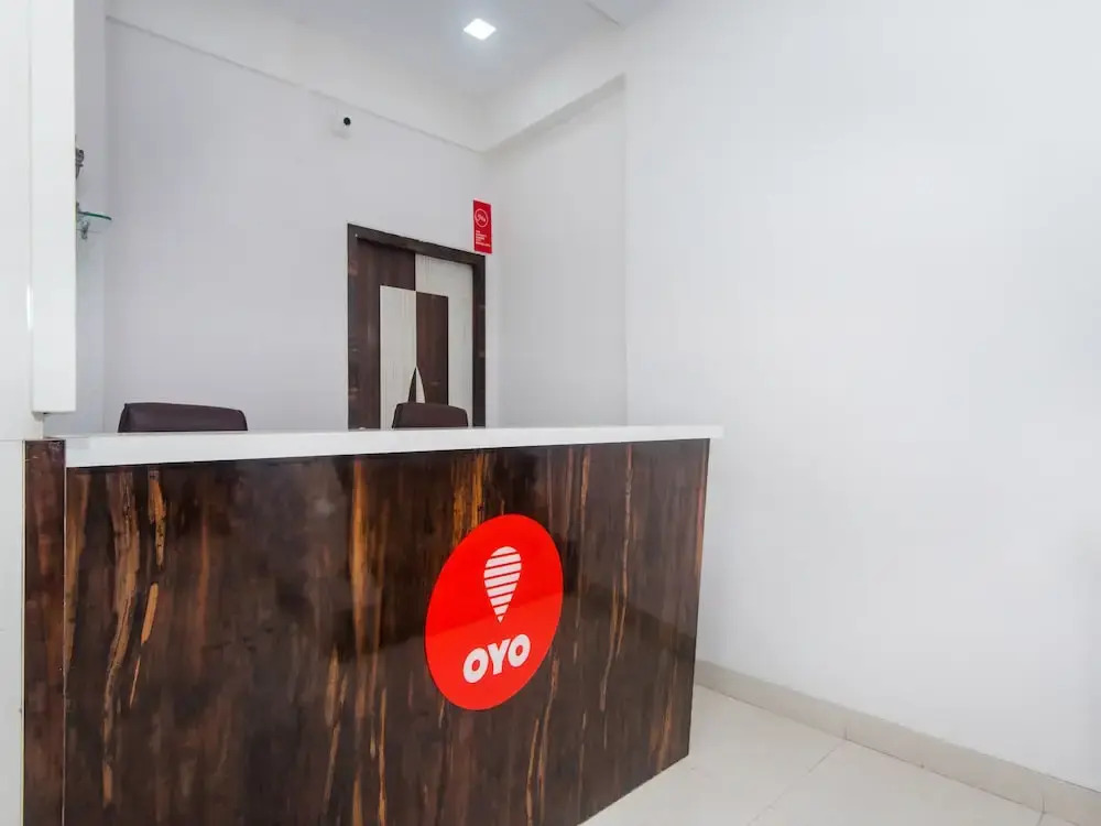 OYO 13660 Cliff Hanger