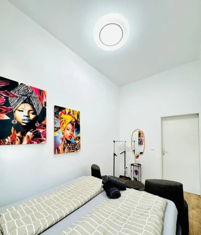 Stylish 9BR Apartment for 18 Guests