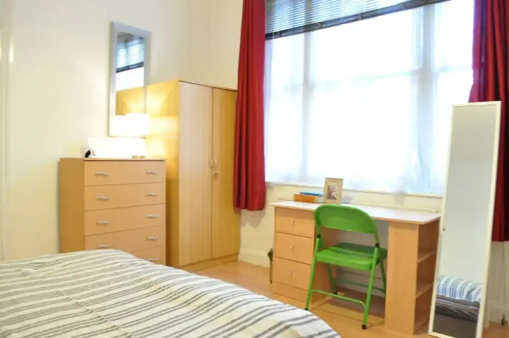 Lovely Spacious Central 3 Bedroom Apartments