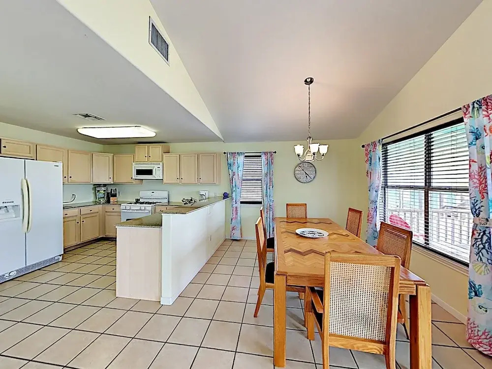 New Listing! Stilted : Bay Views, Fenced Yard 3 Bedroom Home