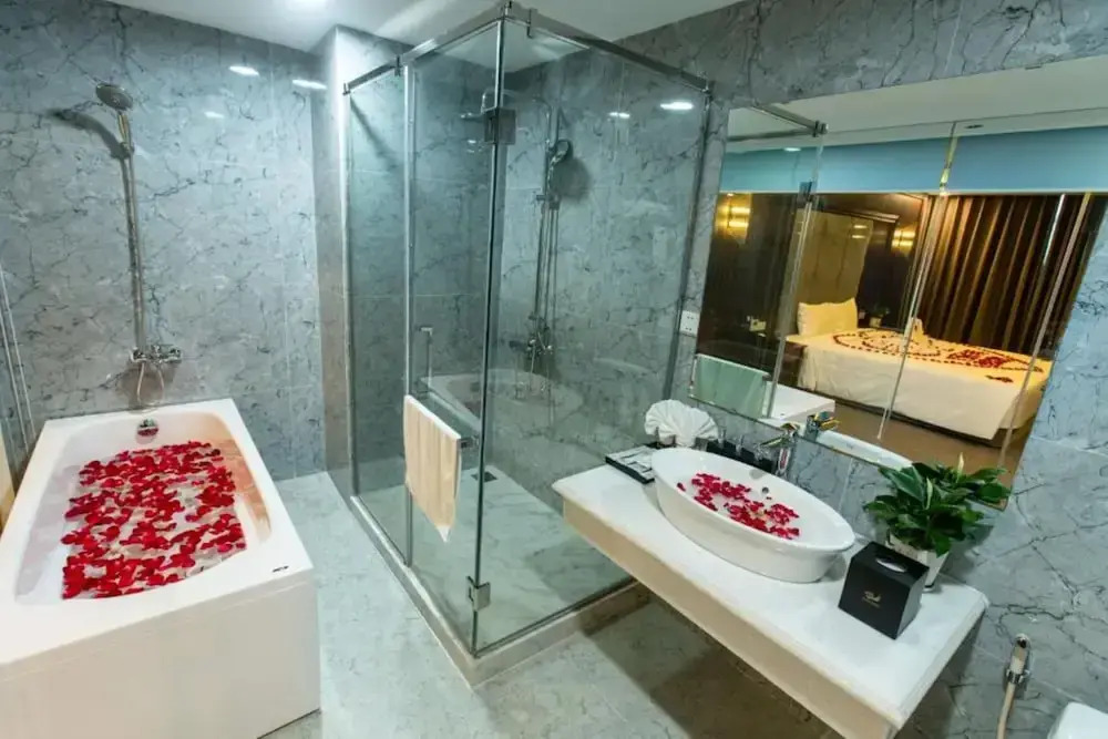 Peace Hotel Hạ Long
