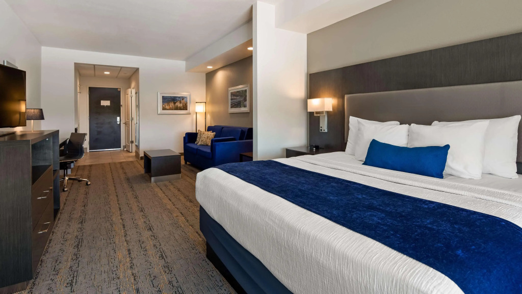 Best Western Plus Roland Inn & Suites