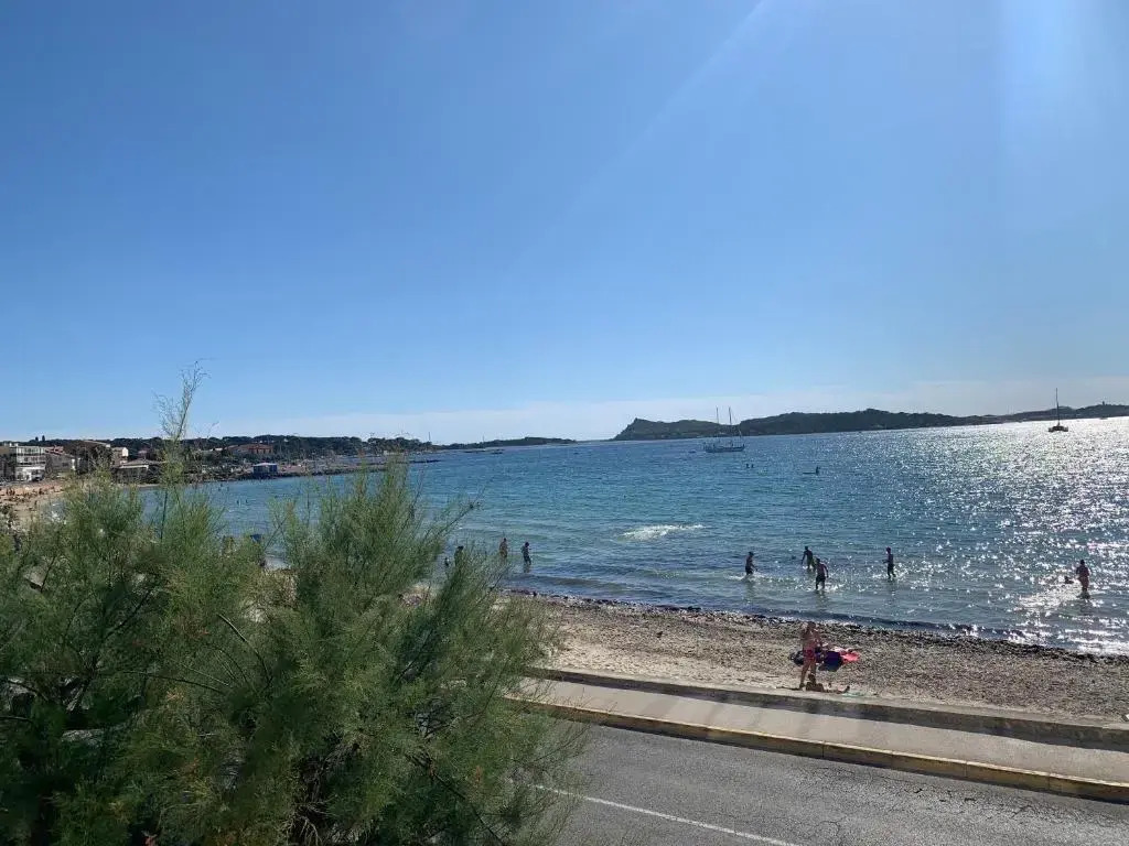 T3 Les pieds dans l'eau, plage du Cros, vue mer