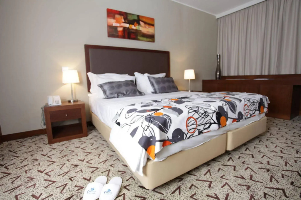 Skyna Hotel