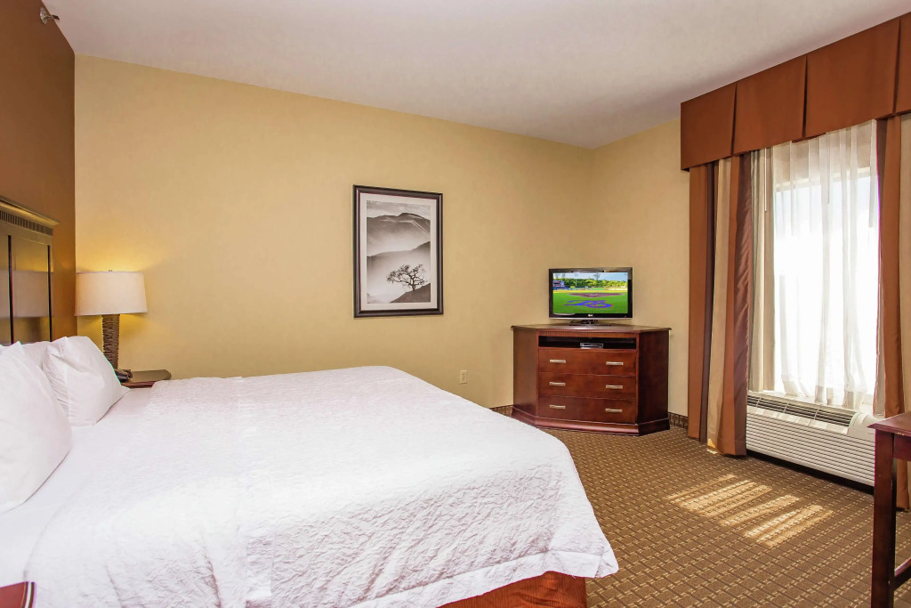 Hampton Inn & Suites Sevierville at Stadium Drive