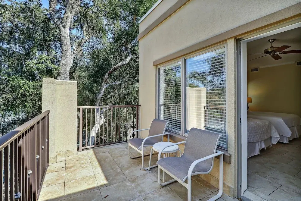 Home Near Beach With Free Wifi, Shared Pool, Central AC, Private W/D