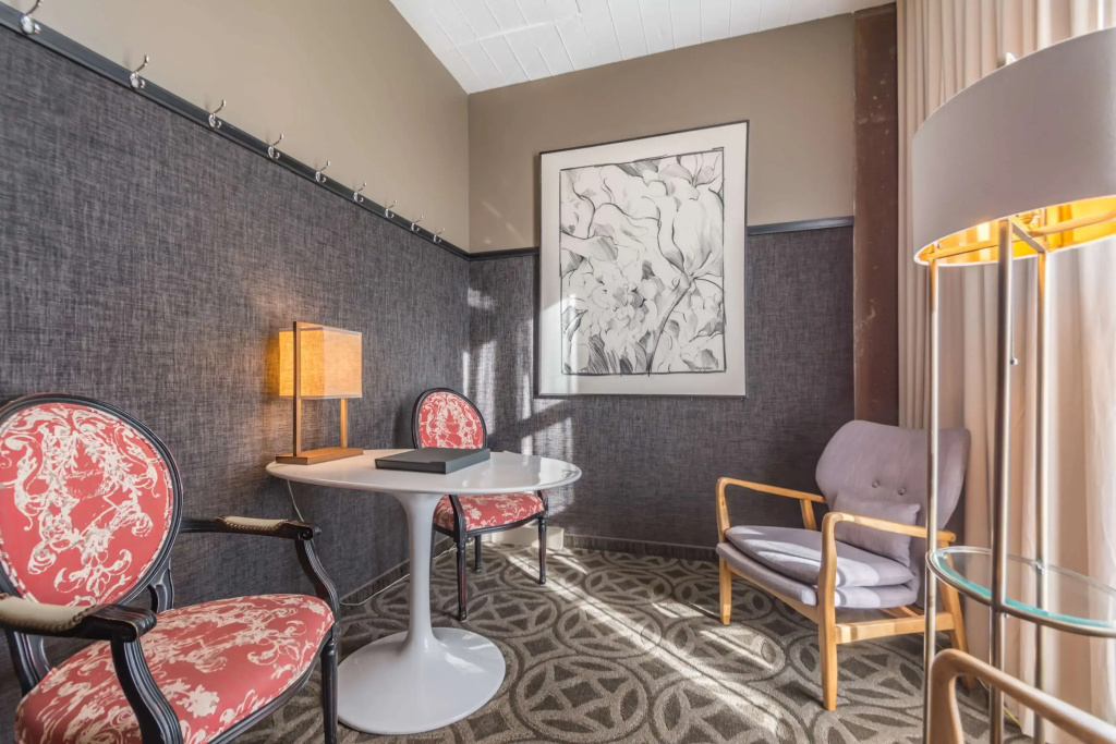 Proximity Hotel