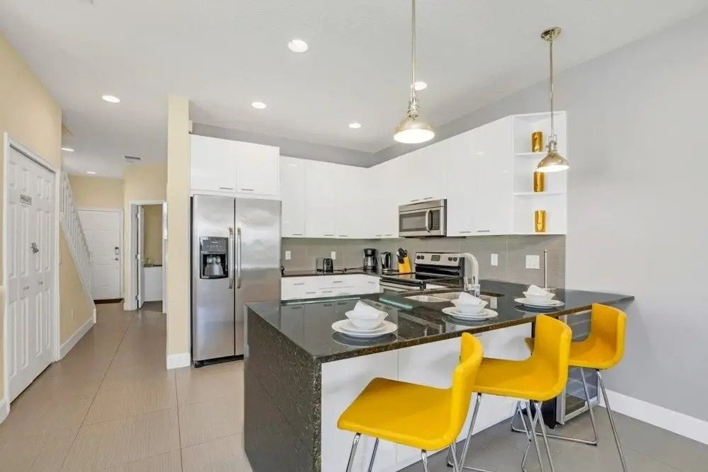 1511retreat 3 Bedroom Townhouse by Redawning