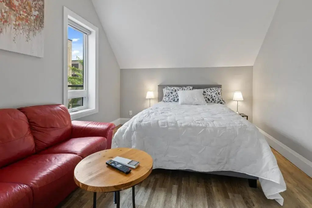 ENTIRE 1 BEDROOM APARTMENT ACROSS FROM GOOGLE - br5