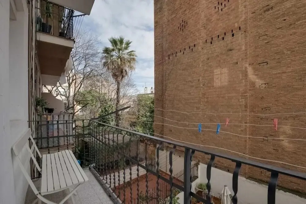 Amazing 3bdr W/balcony in Lesseps