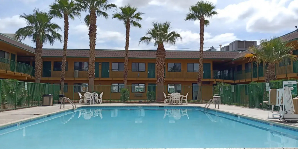 Econo Lodge Inn & Suites Yuma