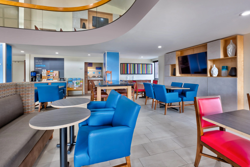 Holiday Inn Express Detroit-Warren/General Motors Technology Center by IHG