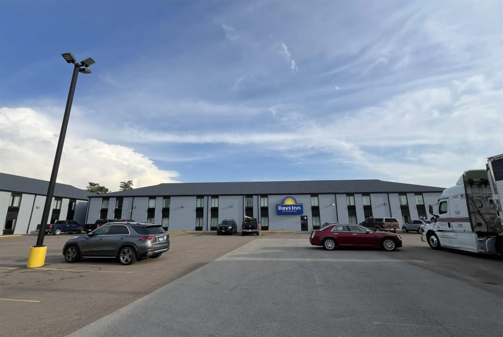 Days Inn & Suites by Wyndham Bloomington/Normal IL