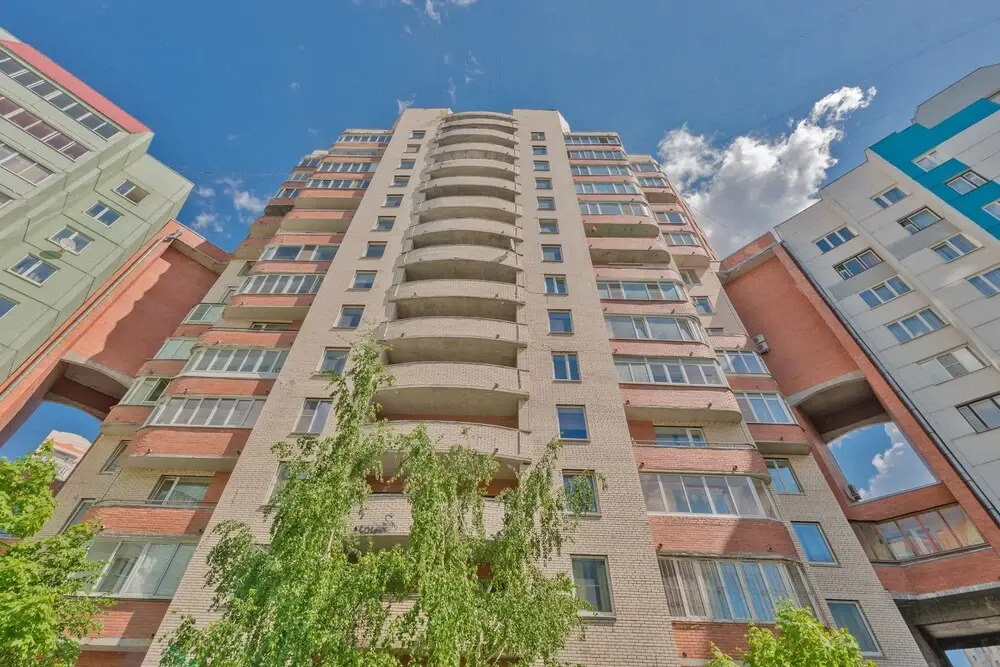 FlatHome24 near metro Komendanskiy prospect