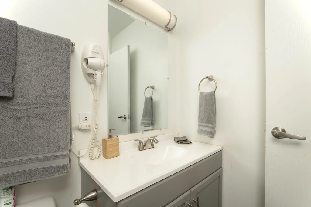 Spacious 2 BR Apt - Loft Style and Open Plan!
