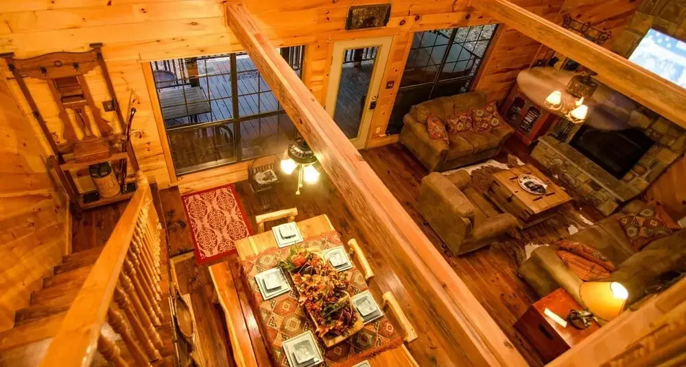 Breathless Cabin Includes Free Wifi, Parking Onsite, Private Hot Tub, and BBQ by Redawning